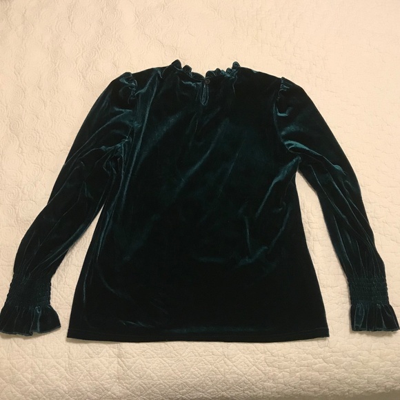 Green velvet long sleeved top embellished with ruffles at wrists & collar (L) - Picture 2 of 16